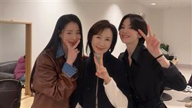 錢忍和(中)出席宋慧喬新片首映會，與林智妍留下合影。（圖／緯來戲劇台提供）