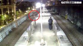 浮州車站落軌男