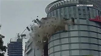 新光三越氣爆4死　民眾赴現場擺花束弔唁