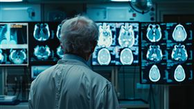 照X光,胸腔科,醫師,看醫師,肺癌,心臟病,醫生,診斷,癌症,X光,加護病房,住院,腫瘤,腦瘤,猝死(示意圖／翻攝自pixabay）