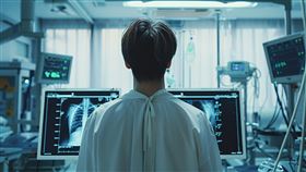 照X光,胸腔科,醫師,看醫師,肺癌,心臟病,醫生,診斷,癌症,X光,加護病房,住院,腫瘤,腦瘤,猝死(示意圖／翻攝自pixabay）