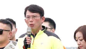 昌登基笑話1200。民眾黨黨主席，黃國昌。