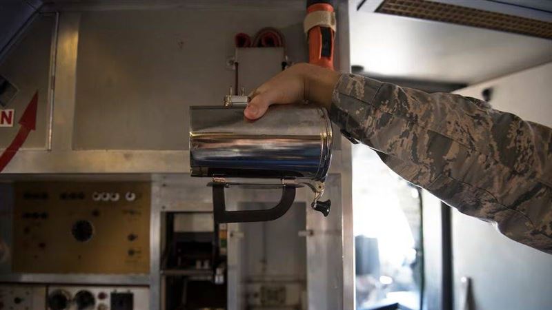 美軍咖啡杯1個4.2萬　馬斯克要砍國防預算