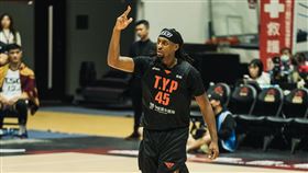 桃園領航猿瓊斯（Jarrod Jones）發威，繳出26分10籃板「雙十成績單」。（圖／桃園璞園領航猿提供）