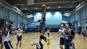 錦和國中眼鏡俠朱貫瑜上籃。（U19籃球聯盟提供）