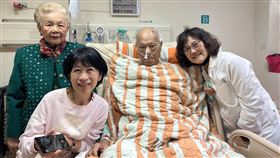 陳佩琪也在臉書曬出合照，寫下3字「懷念您」哀悼柯爸。（圖／翻攝自陳佩琪Peggy臉書）