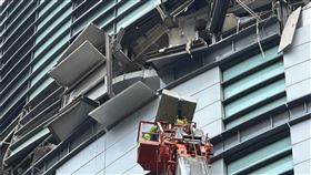 台中、吊掛、吊車、新光三越、氣爆、拆除、外牆