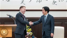 賴清德今（17）日接見「美國前白宮副國安顧問博明一行」。（圖／總統府提供）