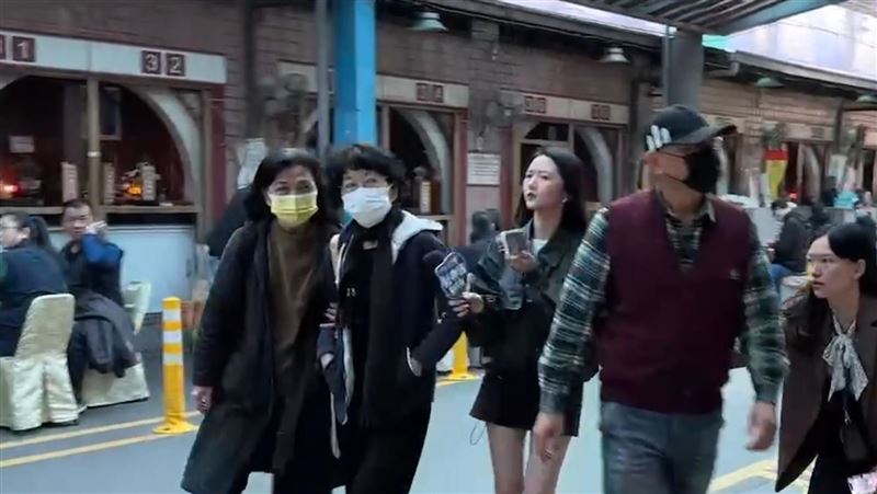 新／才貼3張照曝懷念　陳佩琪抵新竹市殯