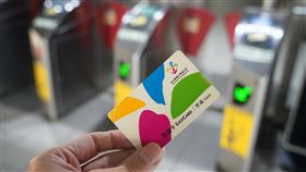 北捷儲值卡回饋金3月起縮水（1）台北捷運17日宣布，3月1日起將調整常客優惠，由原本7至9折優惠，調整為85至95折，通勤族可能每趟回饋略減新台幣2元；敬老卡等優惠票種及TPASS 1200定期票不受影響。中央社記者徐肇昌攝 114年2月17日