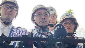 環狀線受損  侯友宜：依鑑定報告一定向中工求償新北捷運環狀線地震災損，第三方鑑定報告認定受損原因是廠商疏失，雙北市政府向中華工程求償新台幣19.27億元。新北市長侯友宜（前中）17日表示，市府依據鑑定報告內容及所有詳細問題向中工求償，「我們尊重專業，也尊重公正團體判斷，一定向中工求償，絕對不退讓」。中央社記者趙敏雅攝  114年2月17日