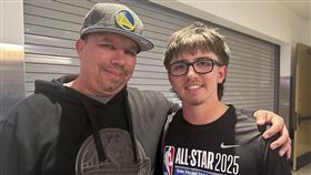 ▲NBALogo Shot投籃大賽，18歲大學生巴拉哈斯（Jaren Barajas）贏下320萬台幣獎金。（圖／美聯社／達志影像）