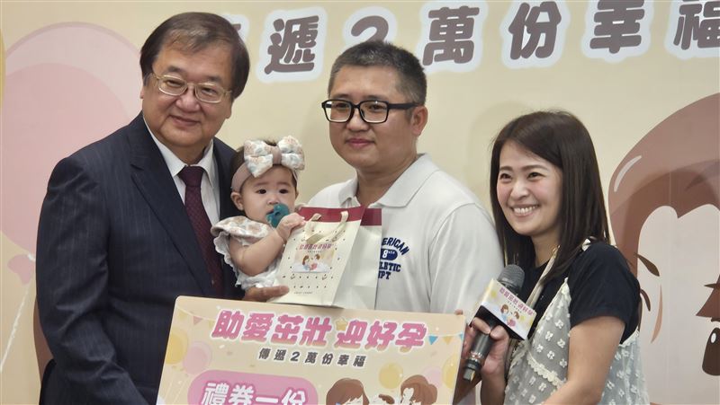 試管嬰兒補助逾2萬對夫妻 4對通過3胎審查