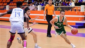 HBL劉程恩領軍 松山保住晉級4強機會113學年度高中籃球聯賽（HBL）松山高級中學11日在男子準決賽，靠著高三後衛劉程恩（右）繳出攻防一體的驚人數據，終場以76比69擊敗東泰高中，保住晉級4強生機。（中華民國高級中等學校體育總會提供）中央社記者黎建忠傳真 114年2月11日