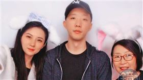 宋晶宜（右）過去曾與兒子（中）、媳婦（左）合照，如今兒媳2人卻形同陌路，走上訴訟。（當事人提供）