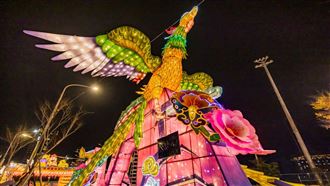 台灣燈會宗教燈區祈福求姻緣！