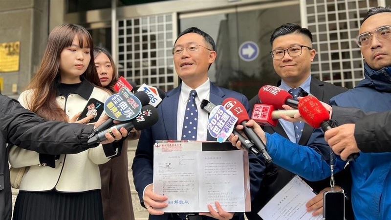 質疑「幽靈連署」　李坤城赴新北地檢提告