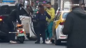 偷開家中計程車! 17歲少年疑緊張連撞14輛機車