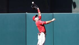 ▲「神鱒」楚奧特（Mike Trout）宣布，新球季將移防右外野。（圖／美聯社／達志影像）