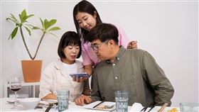 「推活」經濟席捲台灣，六成消費者參與、逾五成與家人一起。（圖／東方線上提供）

