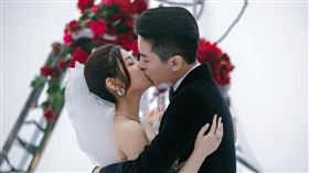 圖翻攝自陳妍希臉書　微博　合成圖