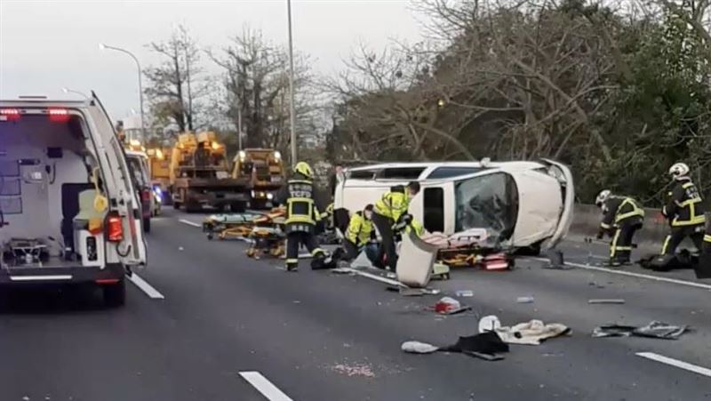 新／國1豐原段7車追撞！2人飛出車外命危