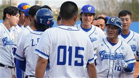 ▲富邦悍將首場熱身賽，以11：10大逆轉樂天巨人。（圖／富邦悍將提供）