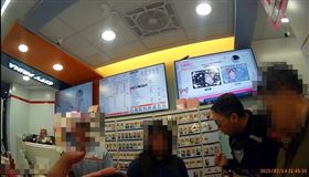 情人節險境！58歲男疑想找新歡　「騙走女兒提款卡」送女網友（圖／翻攝畫面）