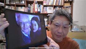 謝寒冰無懼被告，在直播中又公開多張曹興誠與小三合照。（圖／翻攝自YouTube／謝寒冰）