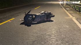 朱姓男子無照騎車，不明原因自撞身亡。（圖／翻攝畫面）
