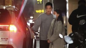 劉容嘉（右）和男友（左）