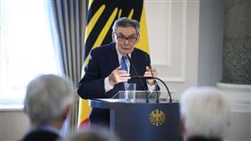 國際奧斯威辛委員會（International Auschwitz Committee）主席、「納粹大屠殺」（Holocaust）倖存者特斯基（Marian Turski）於2月18日逝世，享壽98歲。（圖／美聯社／達志影像）