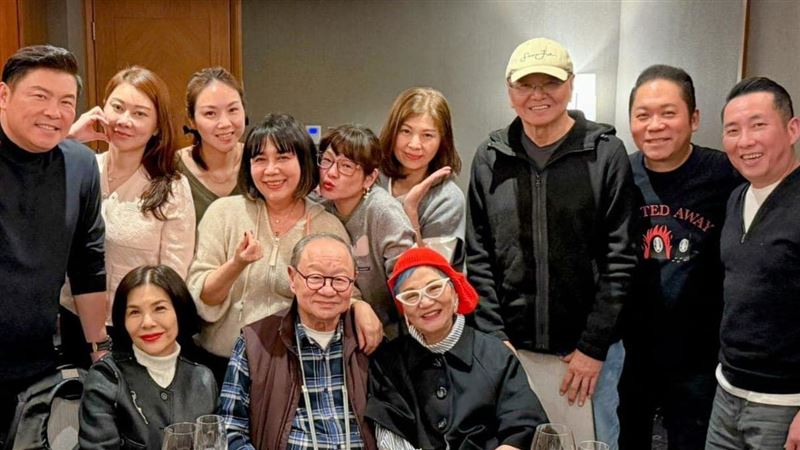 卜學亮老婆生日趴　曾國城偕愛妻罕同框