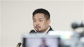 逾80歲聘外籍看護免巴氏量表  洪申翰擔憂立法院日前三讀80歲以上聘外籍家庭看護工得免醫療機構評估，勞動部長洪申翰（圖）2日表示遺憾，擔憂重症家庭恐怕找不到移工，將討論及商擬如何降低衝擊。中央社記者郭日曉攝  114年1月2日