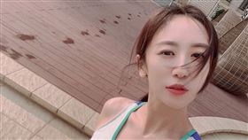 蔡允潔再次穿上女童泳裝。（圖／翻攝自蔡允潔IG）