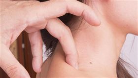 穴道,頸部,按摩(圖/pixabay)