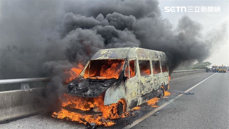 新／黑煙竄天！國道「火吞車」6人急逃命