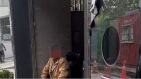 鄰居躲自家車庫吸菸惹怨！網友勸說反遭罵三字經⋯氣炸報警決定告了