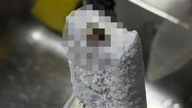 連珍「芋角奶蓋雪糕」出現蟑螂，緊急下架通路產品。（圖／翻攝畫面）