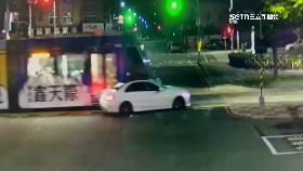 v車開進輕軌1200