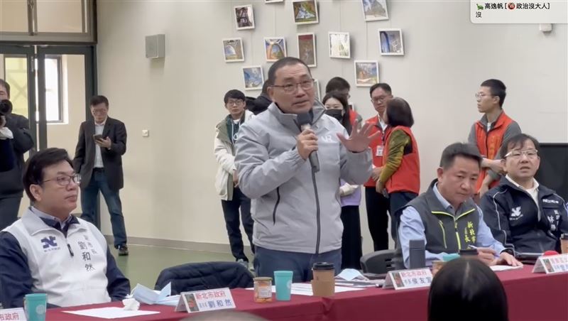 侯友宜赴鶯歌主持行動治理座談會議時，大力稱讚蘇巧慧「認真、努力」（圖／蘇巧慧國會辦公室提供）