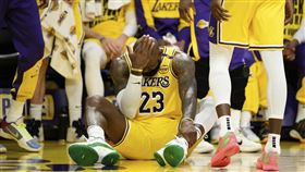 「詹皇」詹姆斯（LeBron James）最後兩記關鍵外線出手都落空。（圖／美聯社／達志影像）