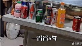 江蘇淮安某店因為客人吃冬粉加5匙辣椒氣到報警。（圖／翻攝自微博）