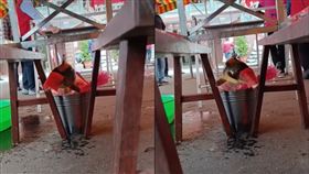 宮廟「把活魚吊半空中」。（圖／翻攝自臉書社團「●【爆料公社二社】●」）