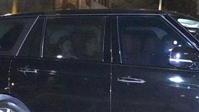 媒體直擊汪小菲夫婦，２人驅車返回信義區住處。（圖／記者趙于瑩攝影）