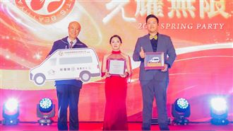 展現企業責任　伊絲碧媞捐贈復康巴士