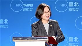 蔡英文出席哈利法克斯台北論壇前總統蔡英文20日出席哈利法克斯（Halifax）「台北論壇：連結民主與安全」，並於閉門會議演講中表示，如今的台灣，不僅是2300萬人民的台灣，更是世界的台灣，台灣的貢獻早已超越國界。（蔡英文辦公室提供）中央社記者楊堯茹傳真  114年2月20日