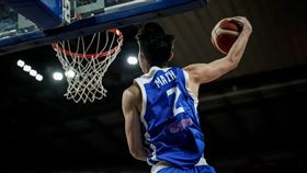 台灣男籃馬建豪在次節還剩3分49秒時飛身上演霸氣戰斧灌籃。（圖／FIBA提供）