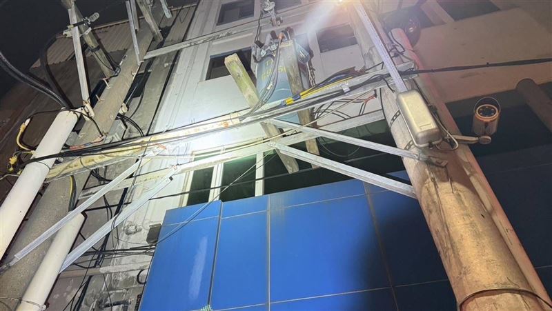 遭電擊「沒呼吸心跳」！工人命危送醫搶救