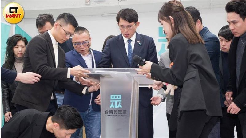 行人交安助攻　昌派「可樂幫」還魂民眾黨